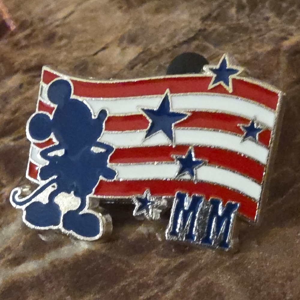 Disney Pin – Mickey Mouse American Flag Disney Collector Patriotic Trading Pin